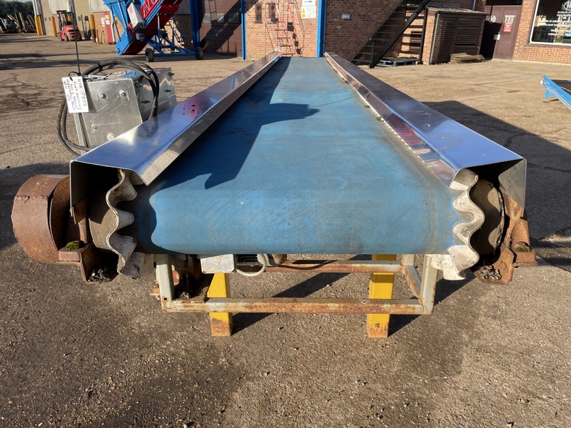 FLAT CONVEYOR WITH FLEXIWALL BELT - detailed view 4 showcasing build quality and product features