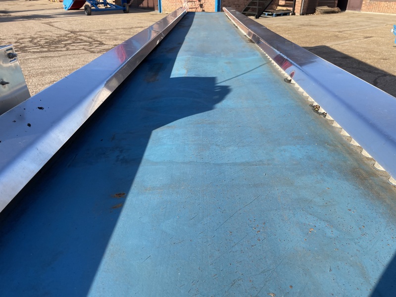 FLAT CONVEYOR WITH FLEXIWALL BELT - detailed view 5 showcasing build quality and product features