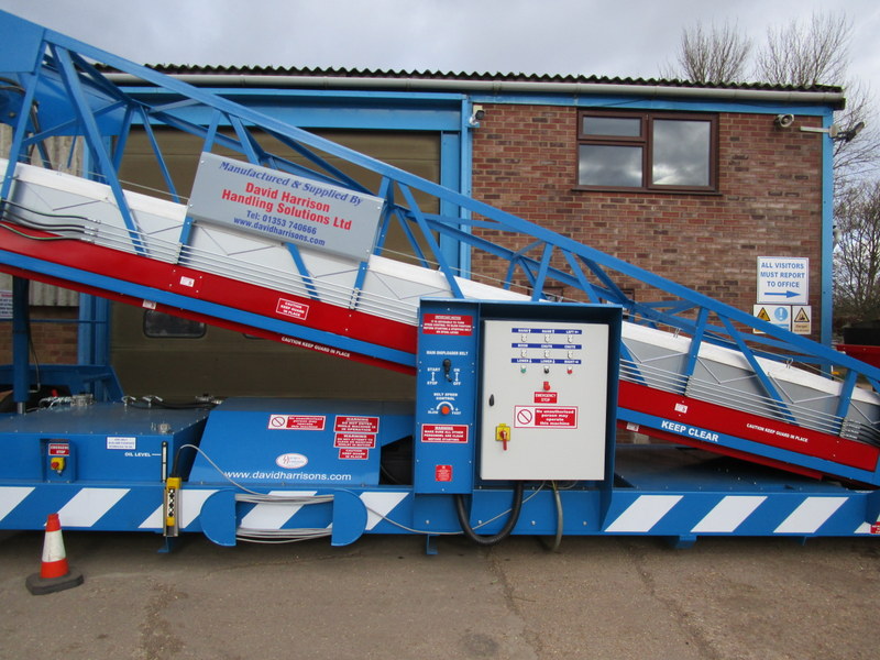 21M SHIPLOADER WITH TWO FEEDERS - detailed view 3 showcasing build quality and product features