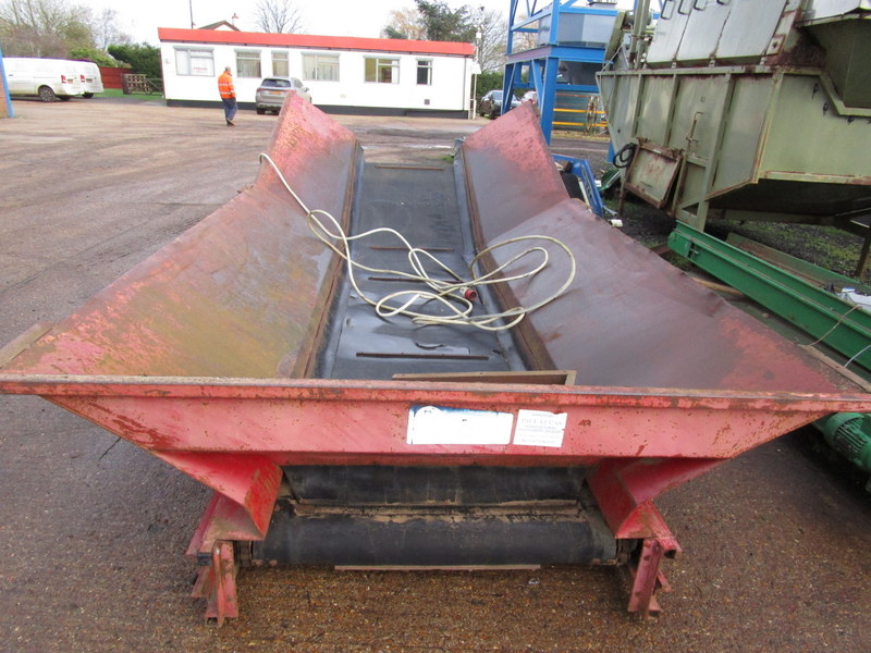 TONG NO.15 HOPPER WITH 900MM WIDE BELT - detailed view 3 showcasing build quality and product features