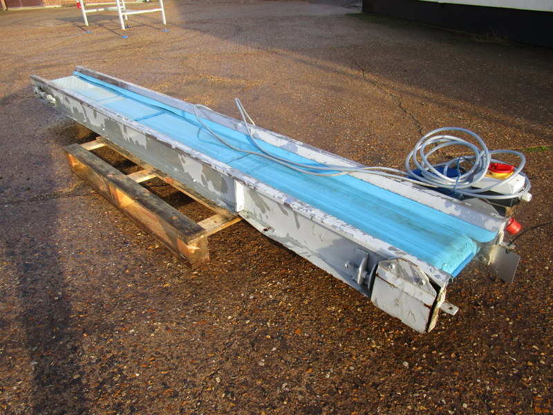 TONG FLAT CONVEYOR 3.2M X 300MM - detailed view 3 showcasing build quality and product features