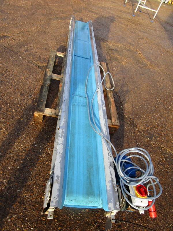 TONG FLAT CONVEYOR 3.2M X 300MM - detailed view 4 showcasing build quality and product features
