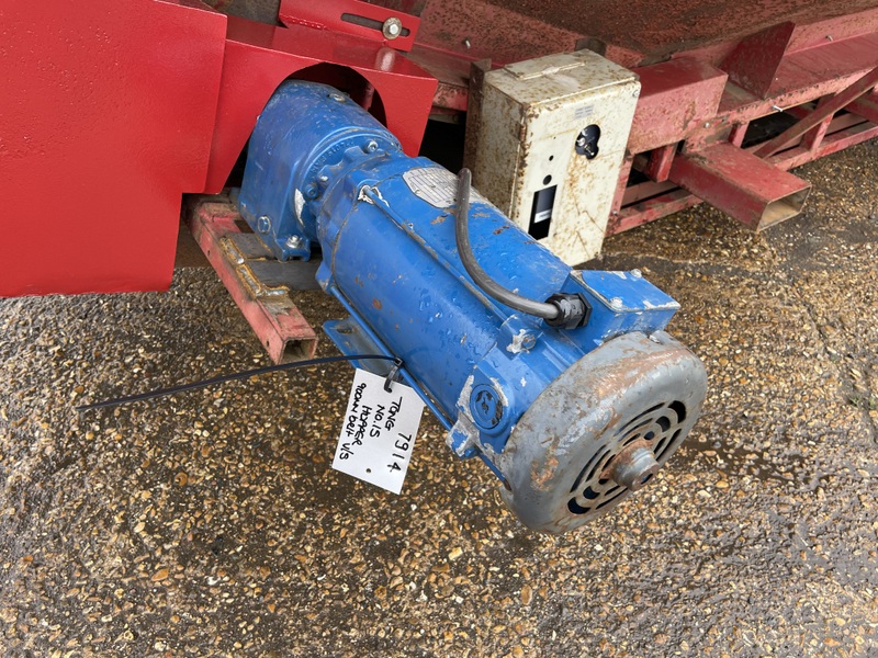 TONG NO.15 HOPPER WITH 900MM WIDE BELT - detailed view 2 showcasing build quality and product features