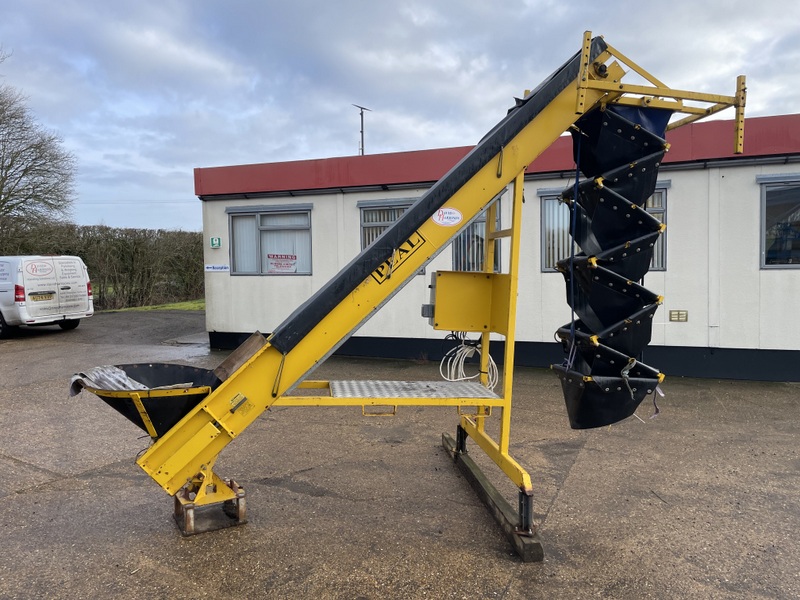 PEAL BIG BAG FILLER WITH CLEATED ELEVATOR