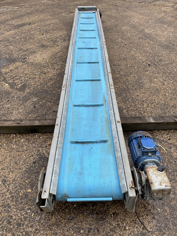 TONG CLEATED CONVEYOR 3.2M X 300MM - detailed view 3 showcasing build quality and product features